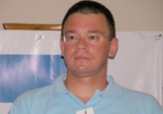 Ungureanu: Premierul şi ministrul de Finanţe trebuie să fie audiaţi în Parlament pe tema bugetului